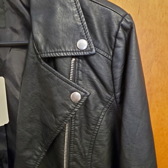 Forever 21 Black Faux Leather Moto Jacket - Sz S - Picture 3 of 7